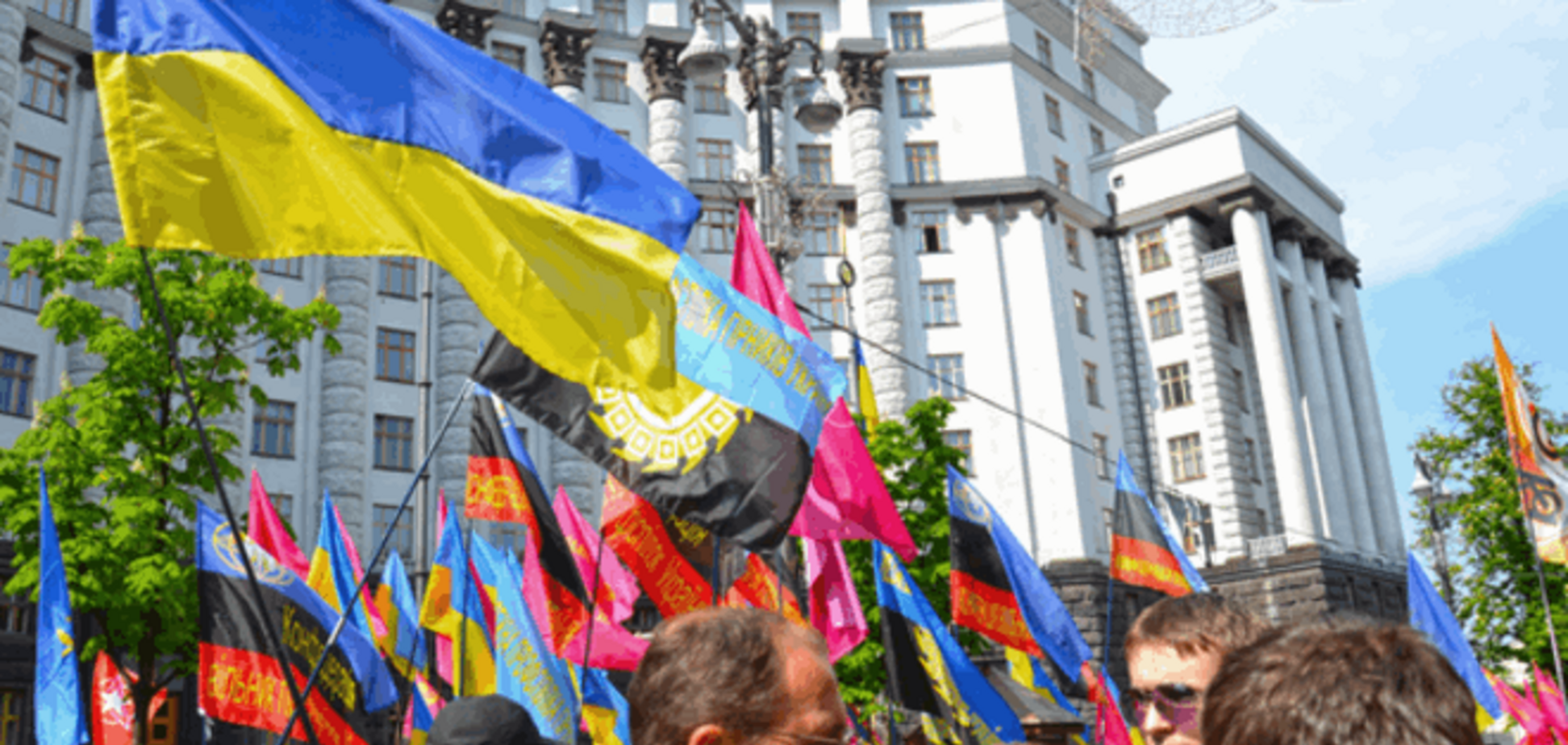 Дві тисячі людей прийшли під Кабмін