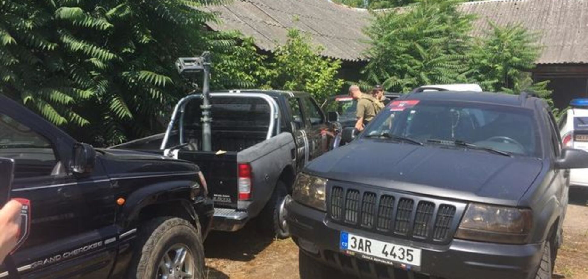 ВСК в Мукачево: проверяют автомобили ПС, допрашивают людей