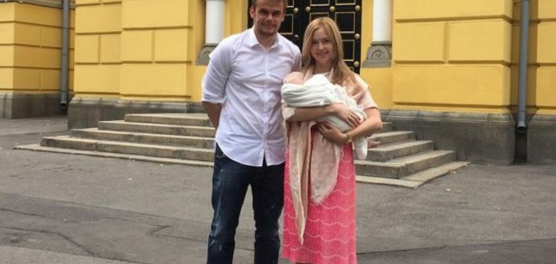 Футболист 'Динамо' окрестил дочь во Владимирском соборе: фото малышки