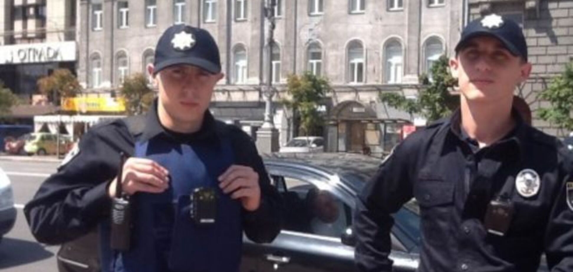 На киевских полицейских одели бронежилеты: фотофакт