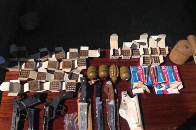 Под Киевом обнаружено два арсенала оружия