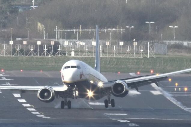 Самые экстремальные аэропорты мира: посадка над бездной