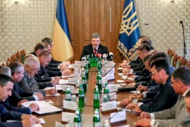 Порошенко потребовал прекратить 'фестиваль контрабанды' на границе