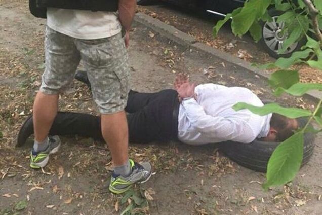 Сотрудника прокуратуры задержали за сбыт наркотиков