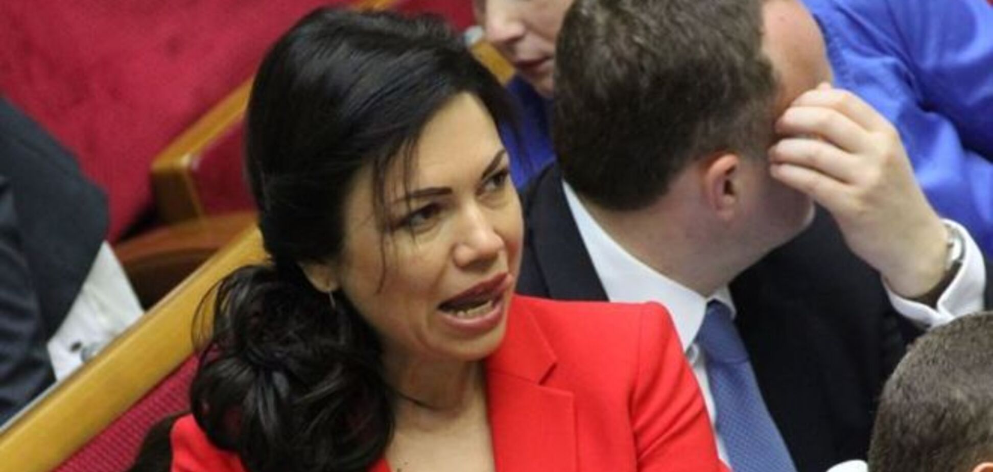 Сюмар в красном наряде 'соблазнила' Ляшко: фотофакт