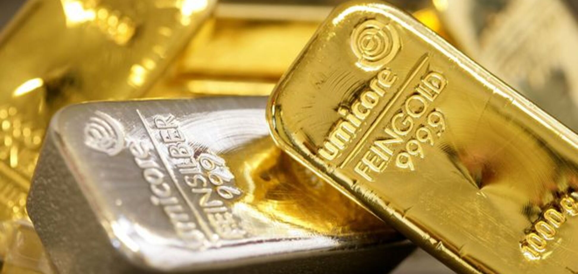 Золото подешевело до пятилетнего минимума из-за укрепления доллара