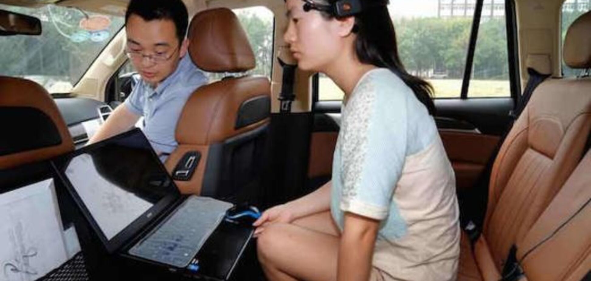 Китайці навчилися керувати автомобілем силою думки