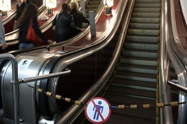 В киевском метро эскалатор тяжело травмировал 3-летнего ребенка
