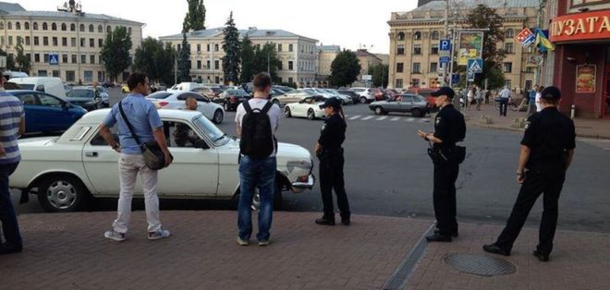 У Києві поліцейські оштрафували впертого таксиста-героя парковки
