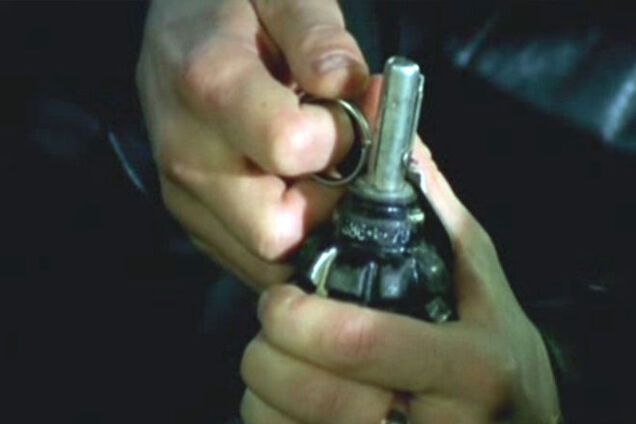 На Донетчине боец ВСУ подорвал себя и местного жителя гранатой