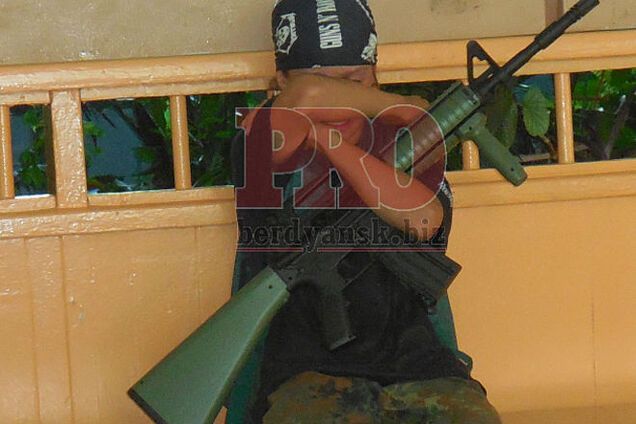 У Бердянську 'озброєні' підлітки намагалися захопити школу