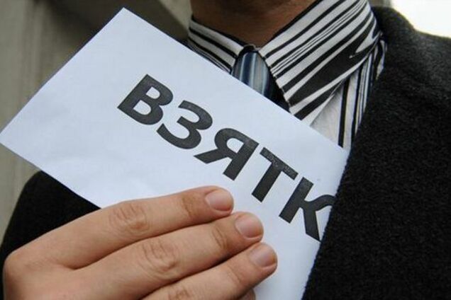 В Киеве налоговик требовал взятку от владельца МАФа