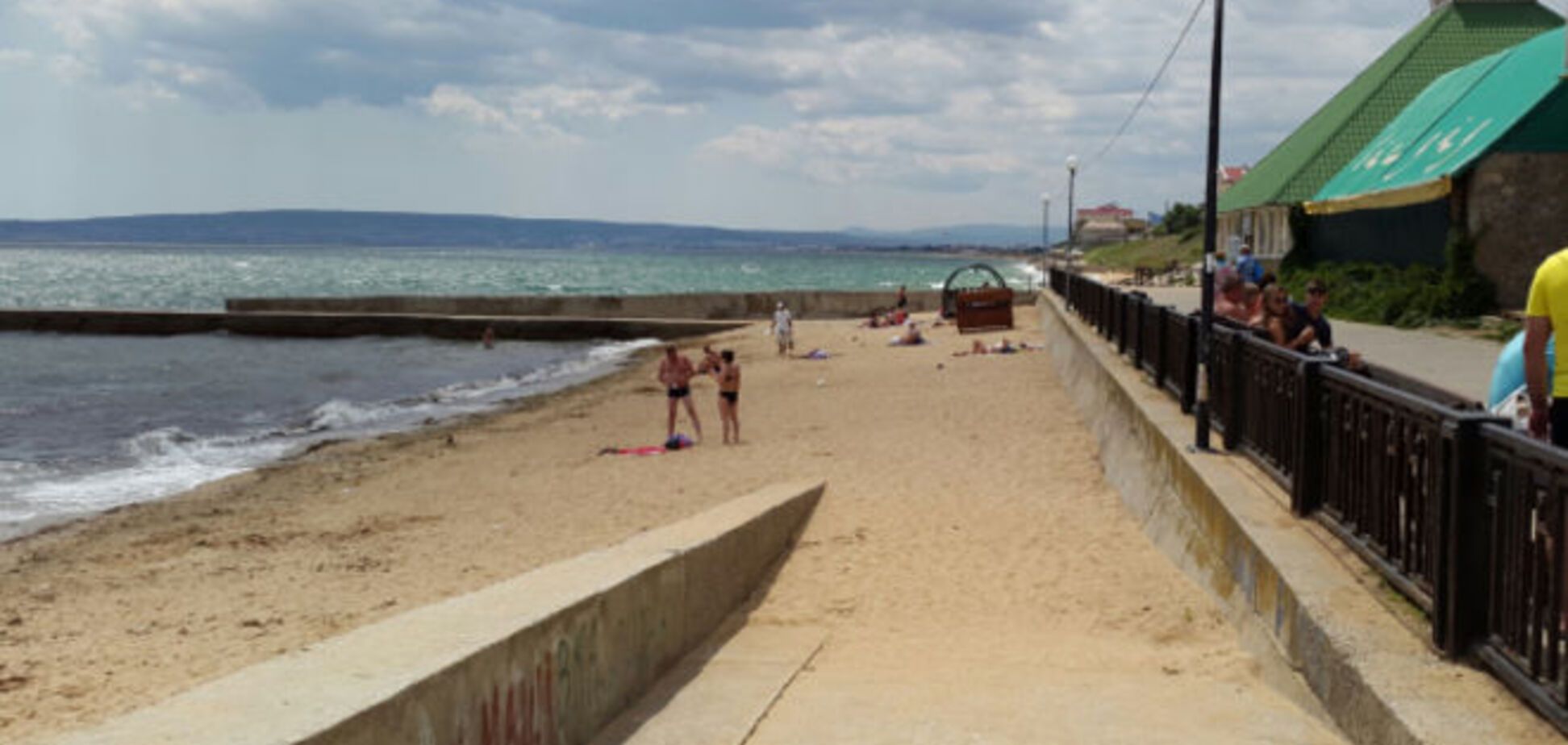 Как российские туристы 'заполонили' Крым: фоторепортаж из пустующего полуострова