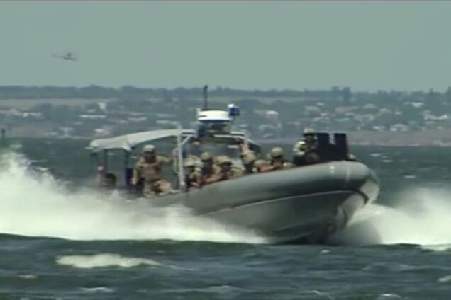 Порошенко поделился неимоверно драйвовым видео учений морских пехотинцев