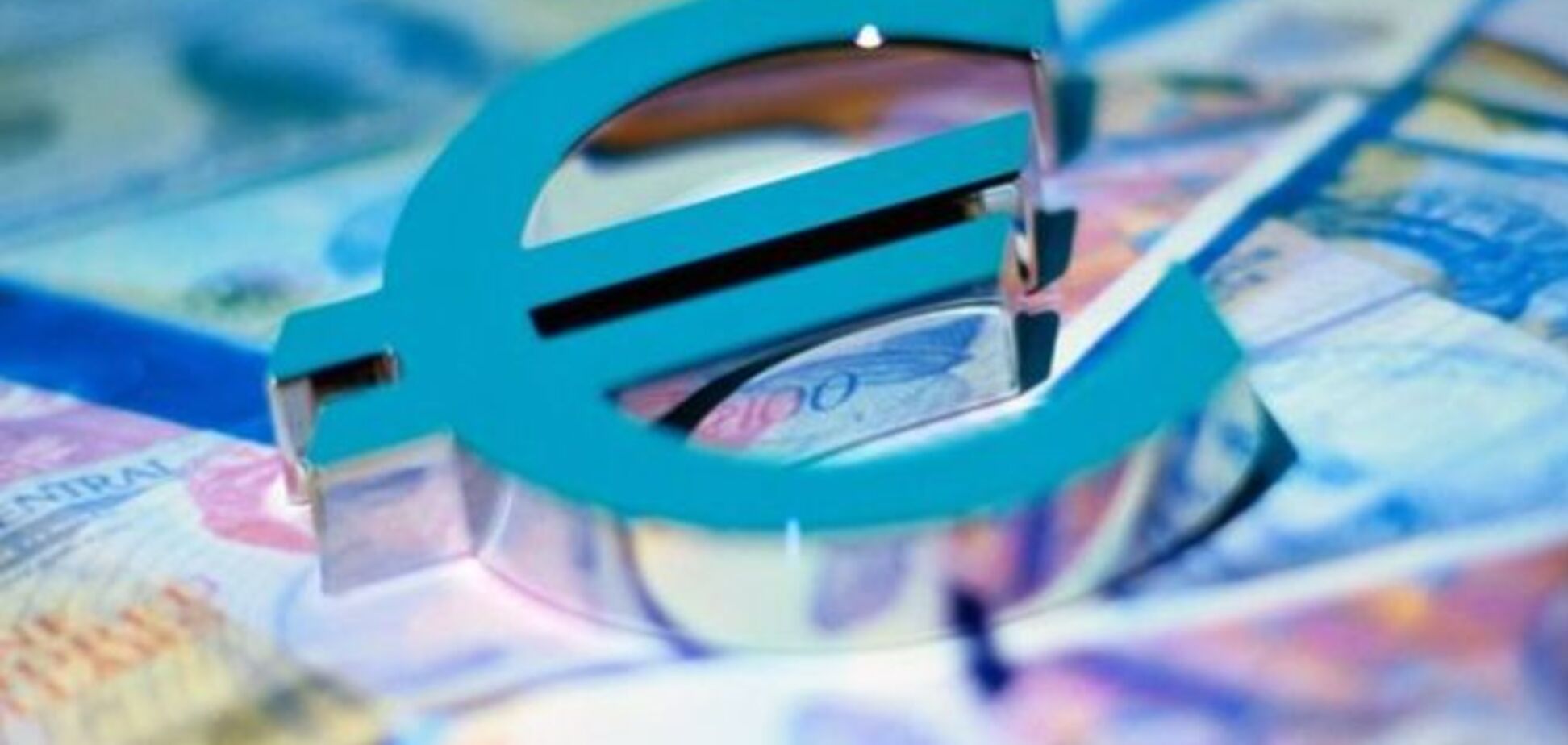 Правительство Яценюка хочет заработать на украинских гастарбайтерах