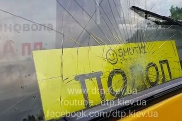 В Киеве водитель маршрутки сбил велосипедистку