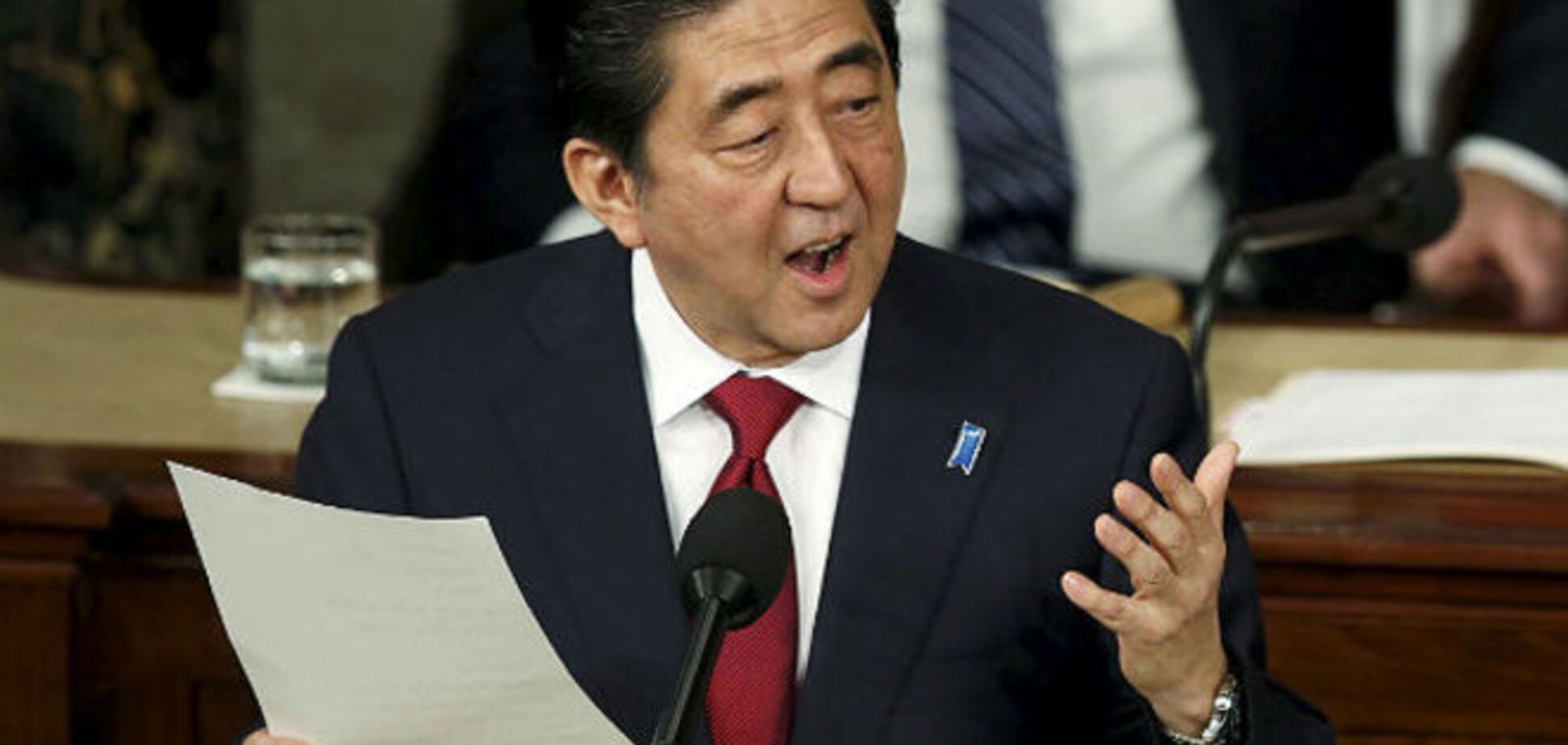 Япония потребовала от России 'сбавить обороты' на спорных территориях
