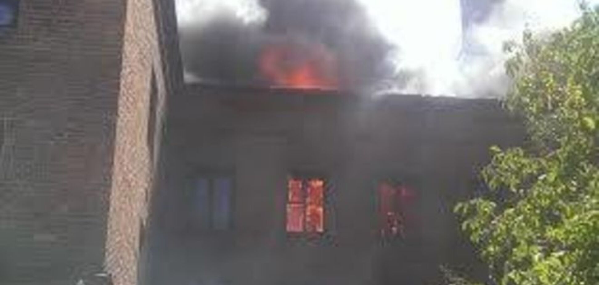 Пожар на заброшенной ТЭЦ окутал Жмеринку зловещим дымом: фотофакт