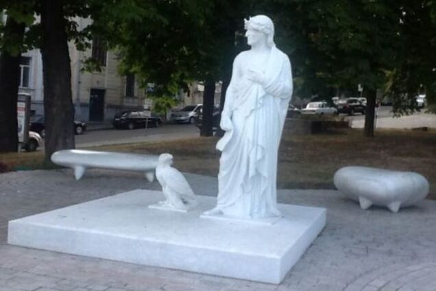 В Киеве появился новый памятник: фотофакт