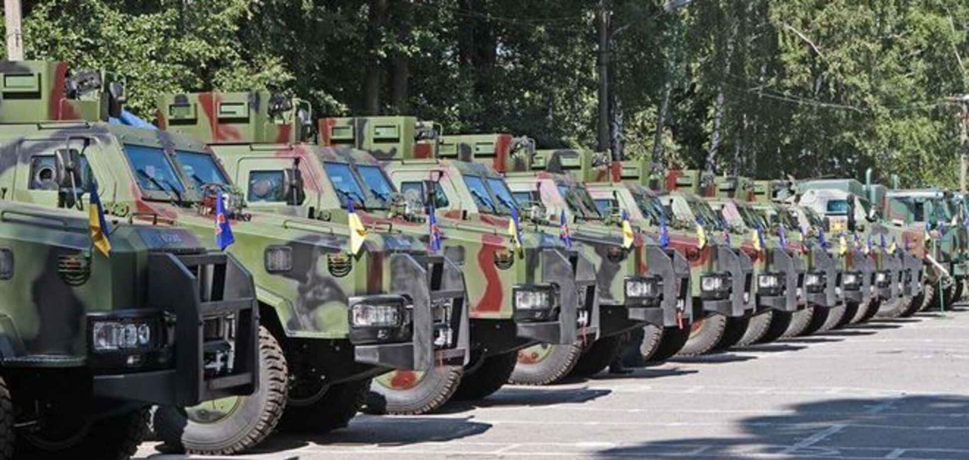 Аваков передал Нацгвардии новейшие бронемашины и супербеспилотники