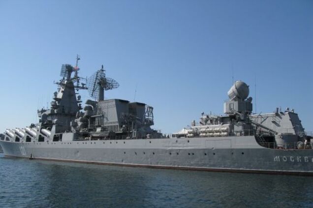 Двоє російських військових розбилися, зістрибнувши з 'Москви': у ВМС РФ намагалися приховати