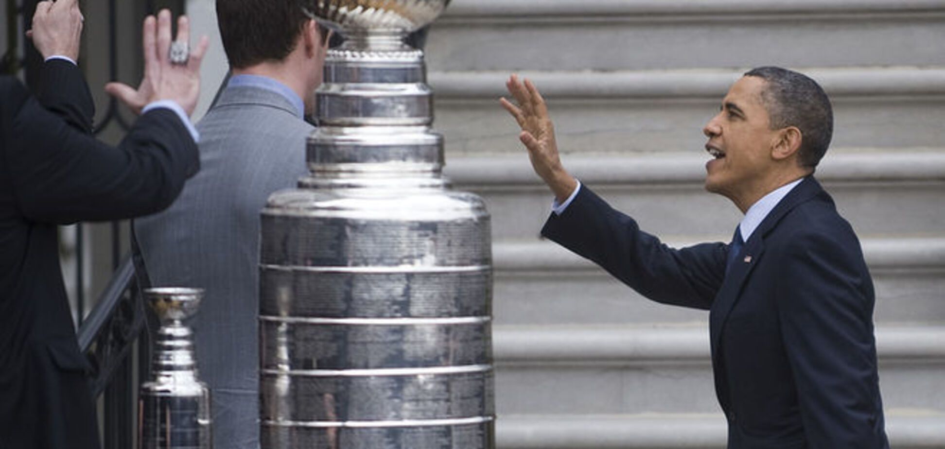 Как едва не угробили главный хоккейный трофей планеты