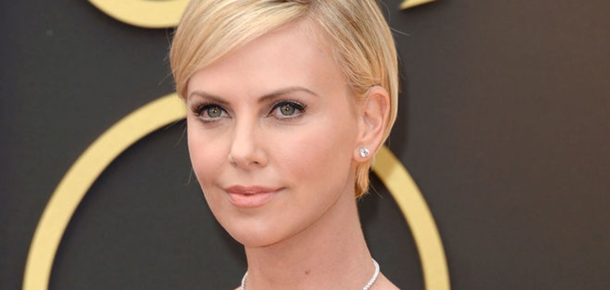 Актриса красавица Терон пригласила Обаму в стриптиз-клуб: видеофакт