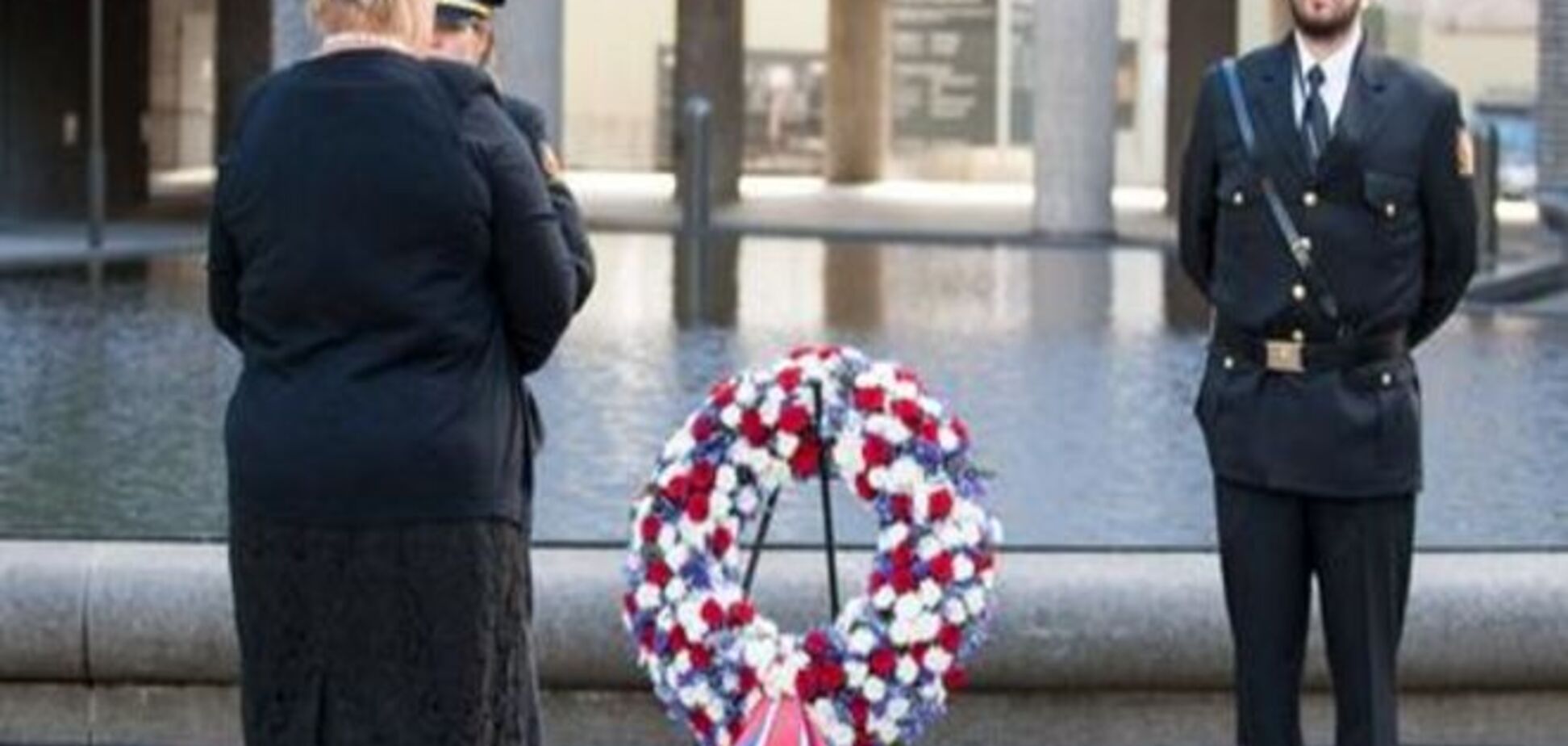 Норвегия поминает жертв стрельбы на острове Утёйя