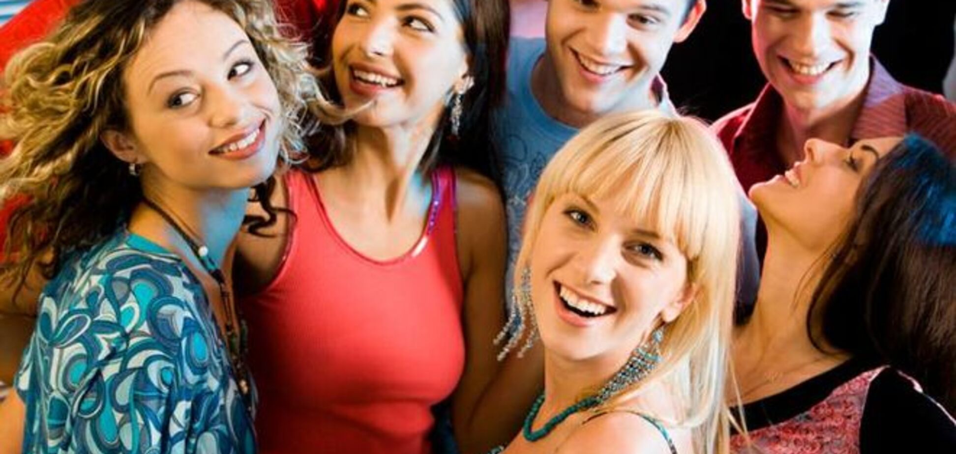 Как вести себя в незнакомой компании: советы для стеснительных