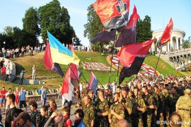 Эксперты: Радикализм 'Правого сектора' растет на фоне вялых реформ