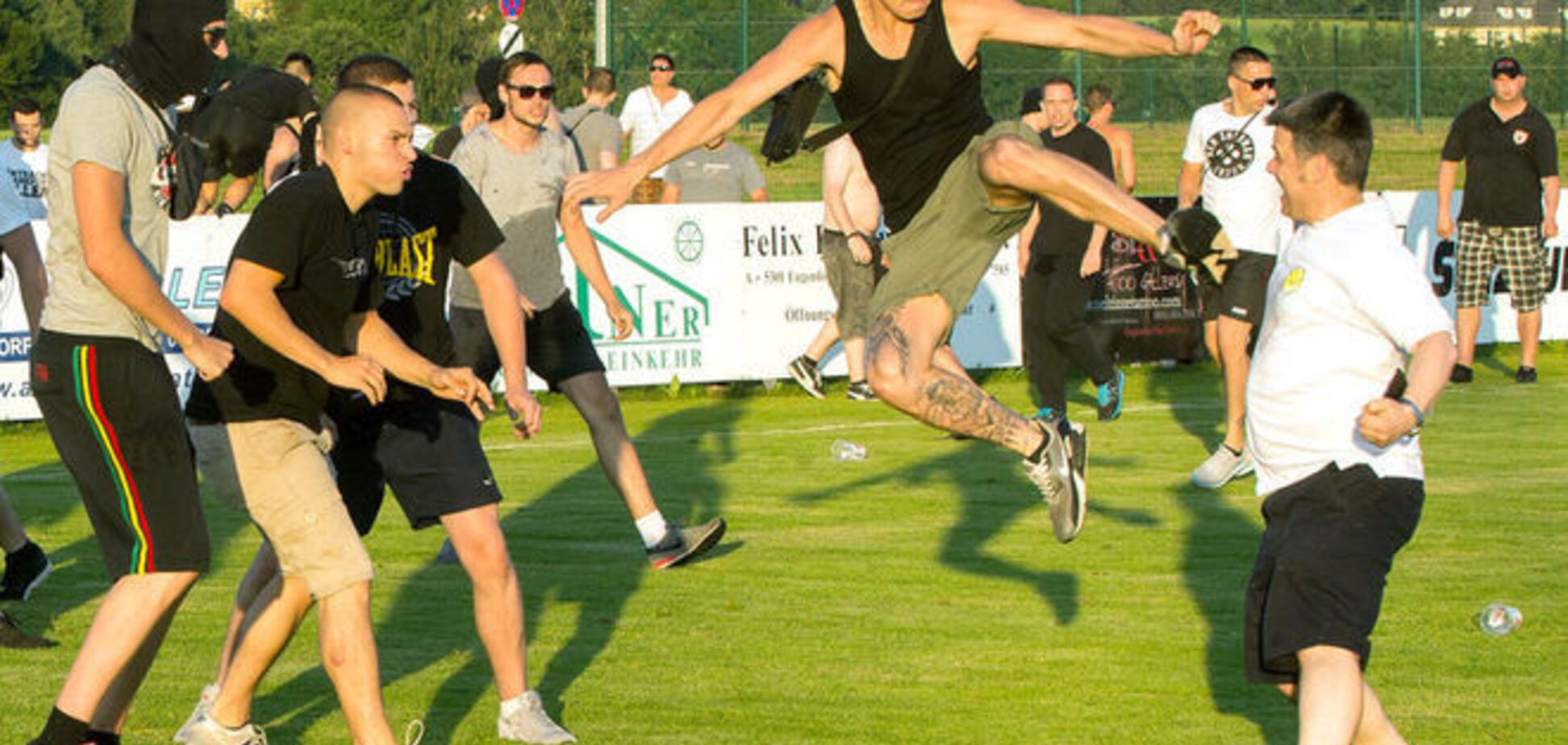 Болельщики устроили дикое побоище на футбольном матче в Австрии