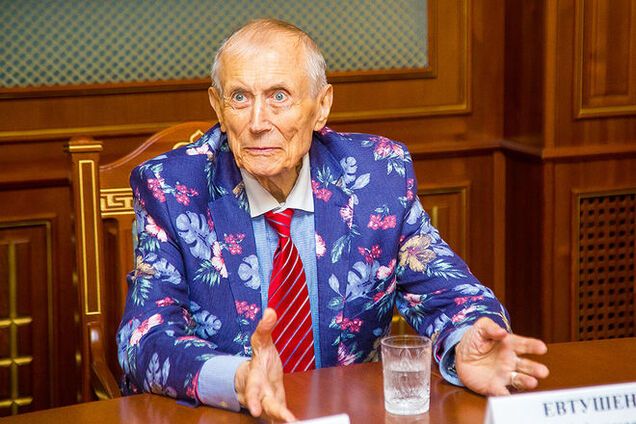 Евгений Евтушенко снизошел и пожалел украинцев