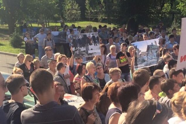 У Донецьку декілька сотень городян вийшли на мітинг: опубліковані фото