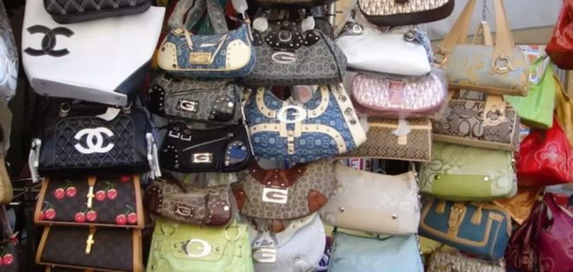 Черный рынок моды: 10 брендов, которые подделываются чаще всего