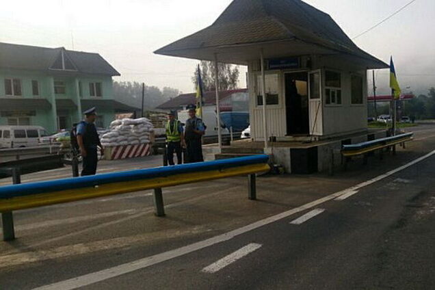 За один день на блокпостах Закарпатья вручили 88 повесток