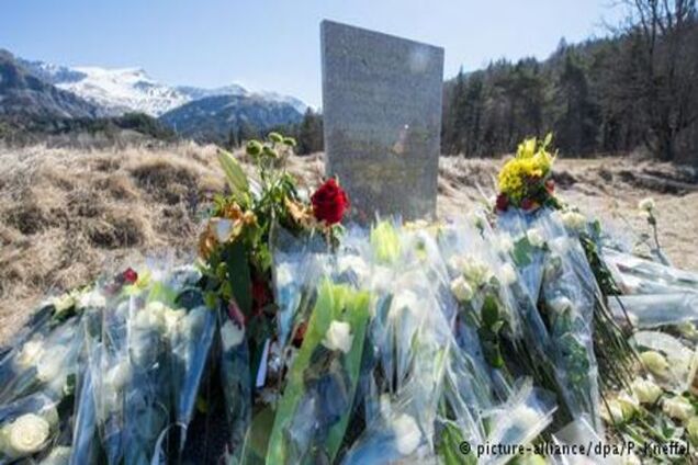 Родственники жертв лайнера Germanwings: Нужны компенсации и извинения