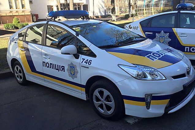 В Киеве полицейские потушили пожар ведром воды: фотофакт