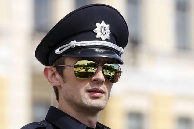 Копи в роботі. Нова поліція Києва 'полює' на золоту молодь і допомагає бездомним
