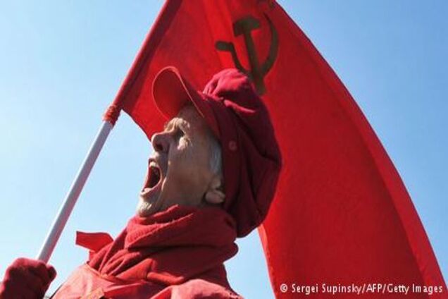 В Україні офіційно заборонили комуністичні партії