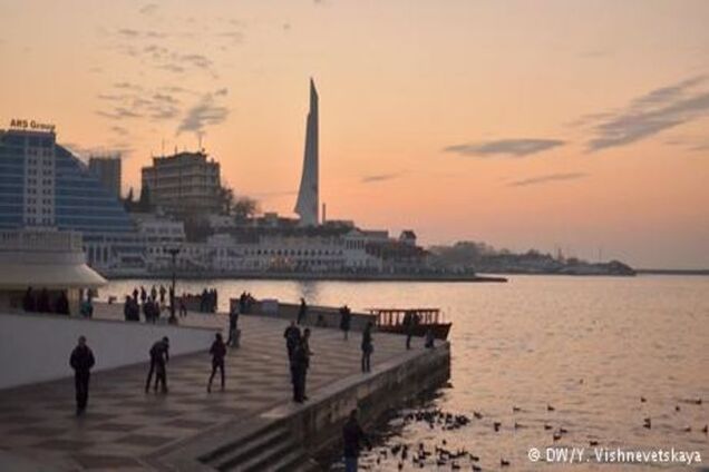 Европейские депутаты в Крыму и Донбассе: кто они?