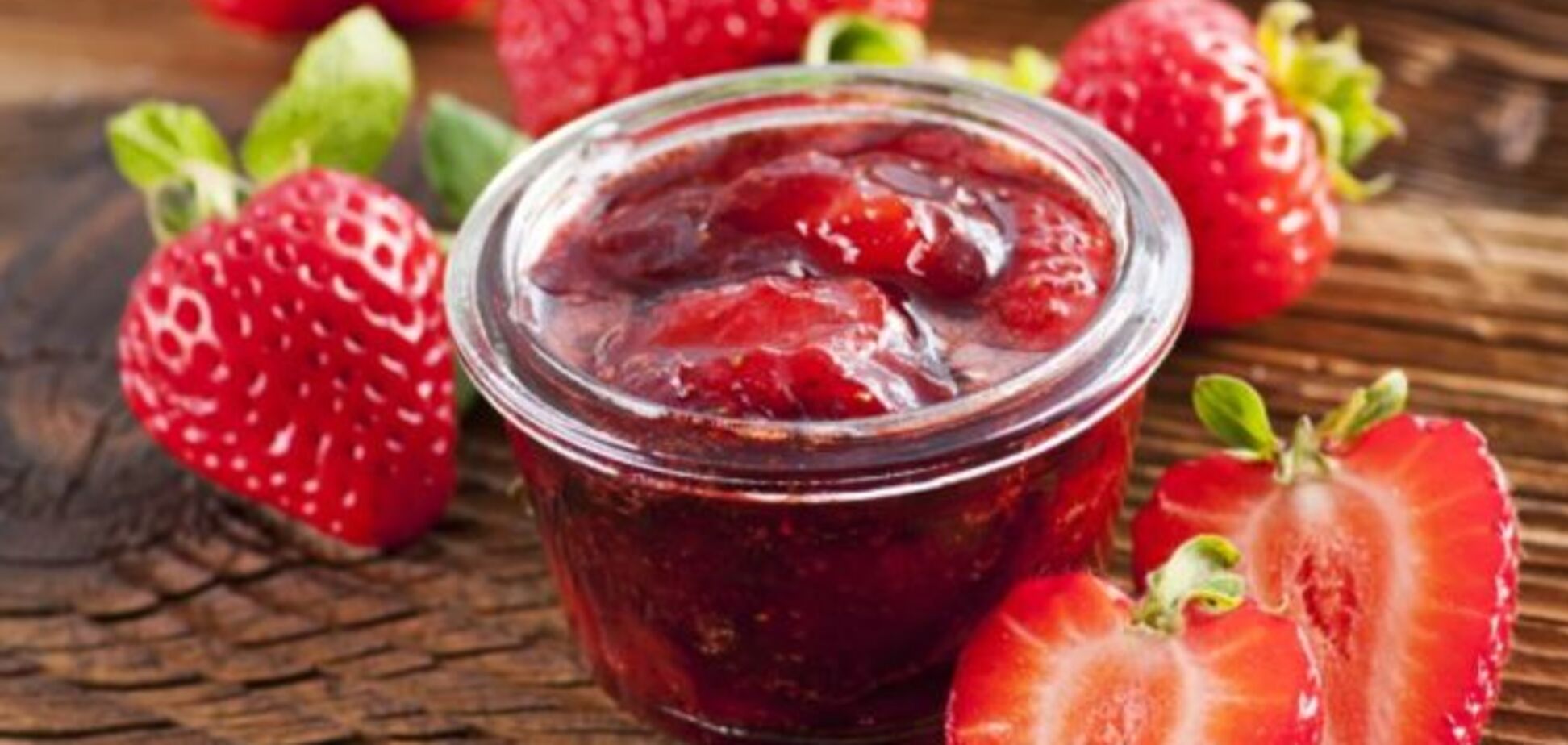 Как приготовить клубничное варенье всего за несколько минут