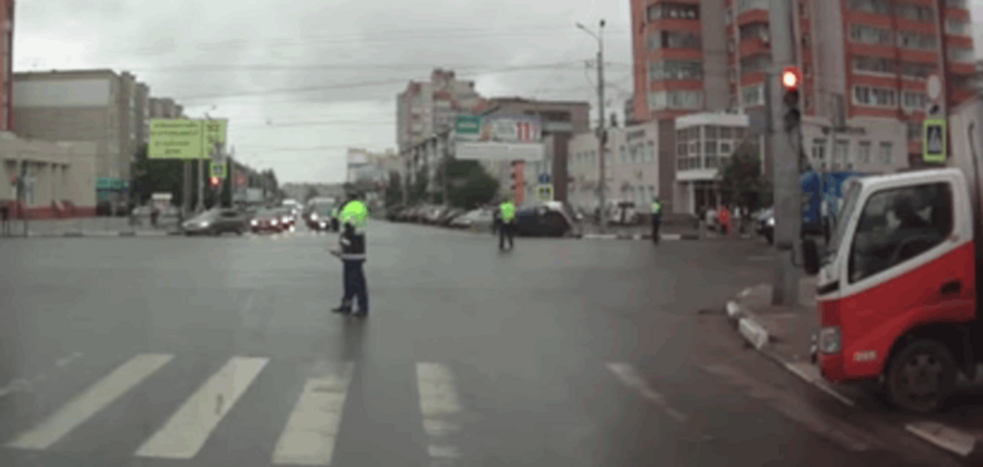 Бог ему судья: полицейский кортеж патриарха Кирилла 'налетел' на пешеходов. Видеофакт