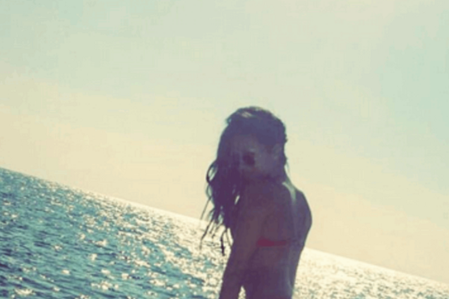 Соблазнительная Нюша в купальнике похвасталась бронзовым загаром