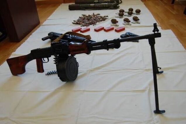 СБУ перекрила канал постачання зброї із зони АТО: фото- і відео факти