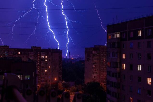 Небо в огне. Тернополь накрыла апокалиптическая гроза: фоторепортаж 