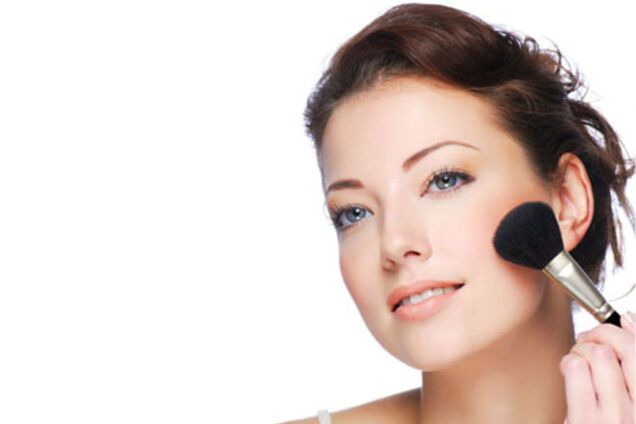 6 техник макияжа, которые помогут выглядеть моложе: советы визажиста