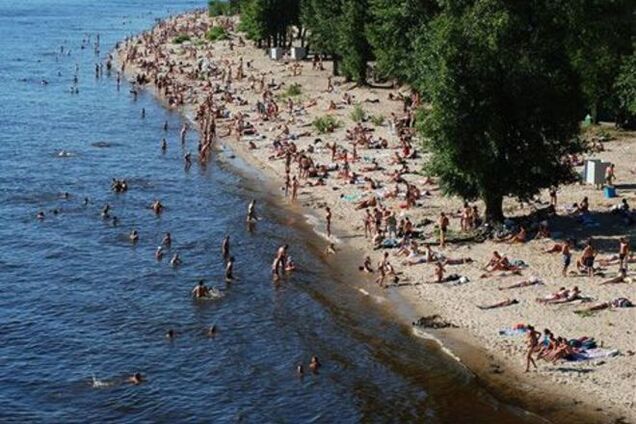 У Києві дівчина підхопила на пляжі інфекцію