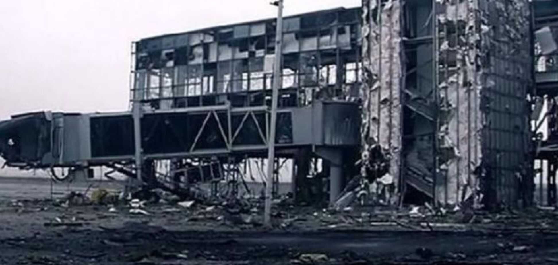 Так выглядит Армагеддон: опубликовано видео из донецкого аэропорта