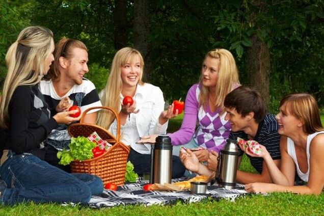 Осторожно, отравление: продукты, которые не стоит брать с собой на природу
