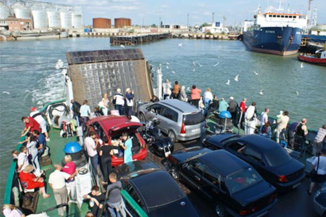 Зате Кримваш. У Керчі в черзі на пором двоє отримали інфаркт